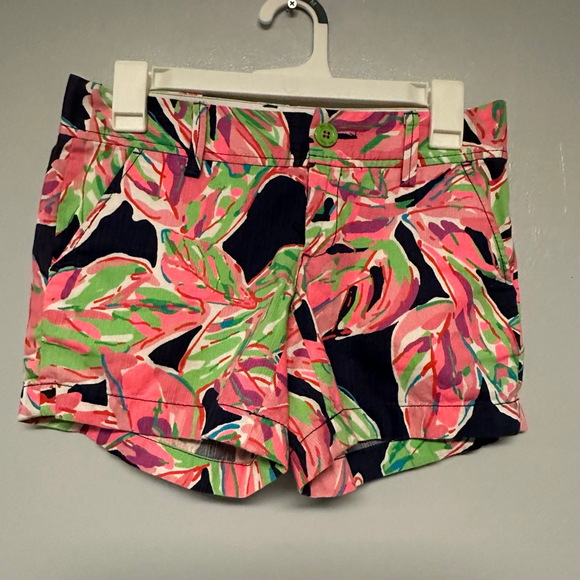 Lilly Pulitzer Pants - Women's Lilly Pulitzer Callahan Short size 00 Pink Navy floral print leaf